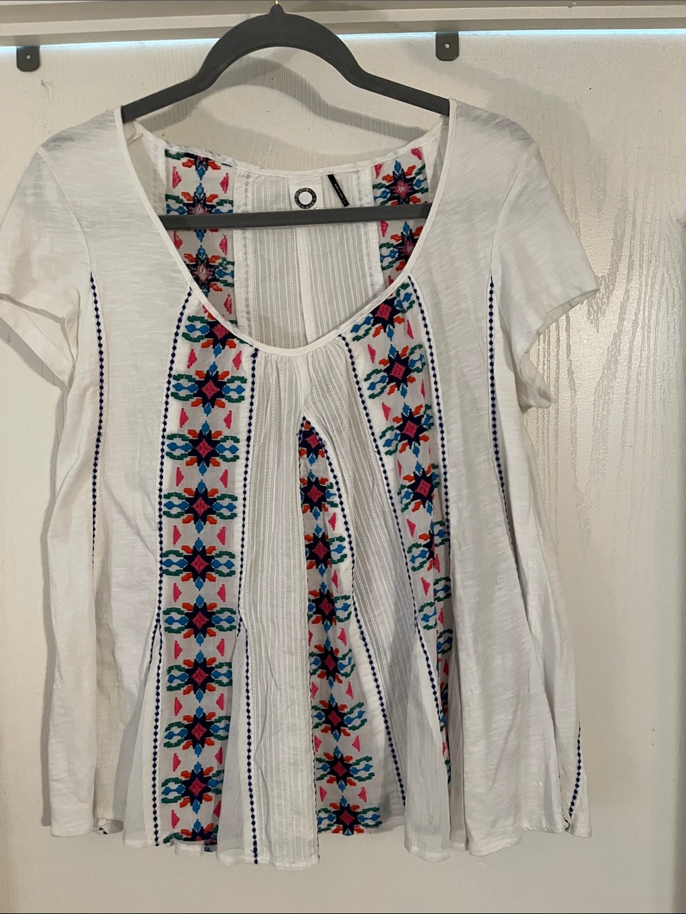 Akemi + Kin Boho Embroidered White Scoop Neck Top Baby Doll Top Large Anthro